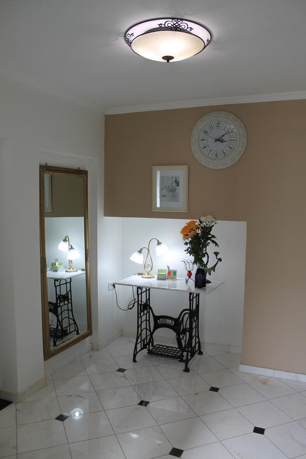 Royal Family Apartment Nis Bagian luar foto